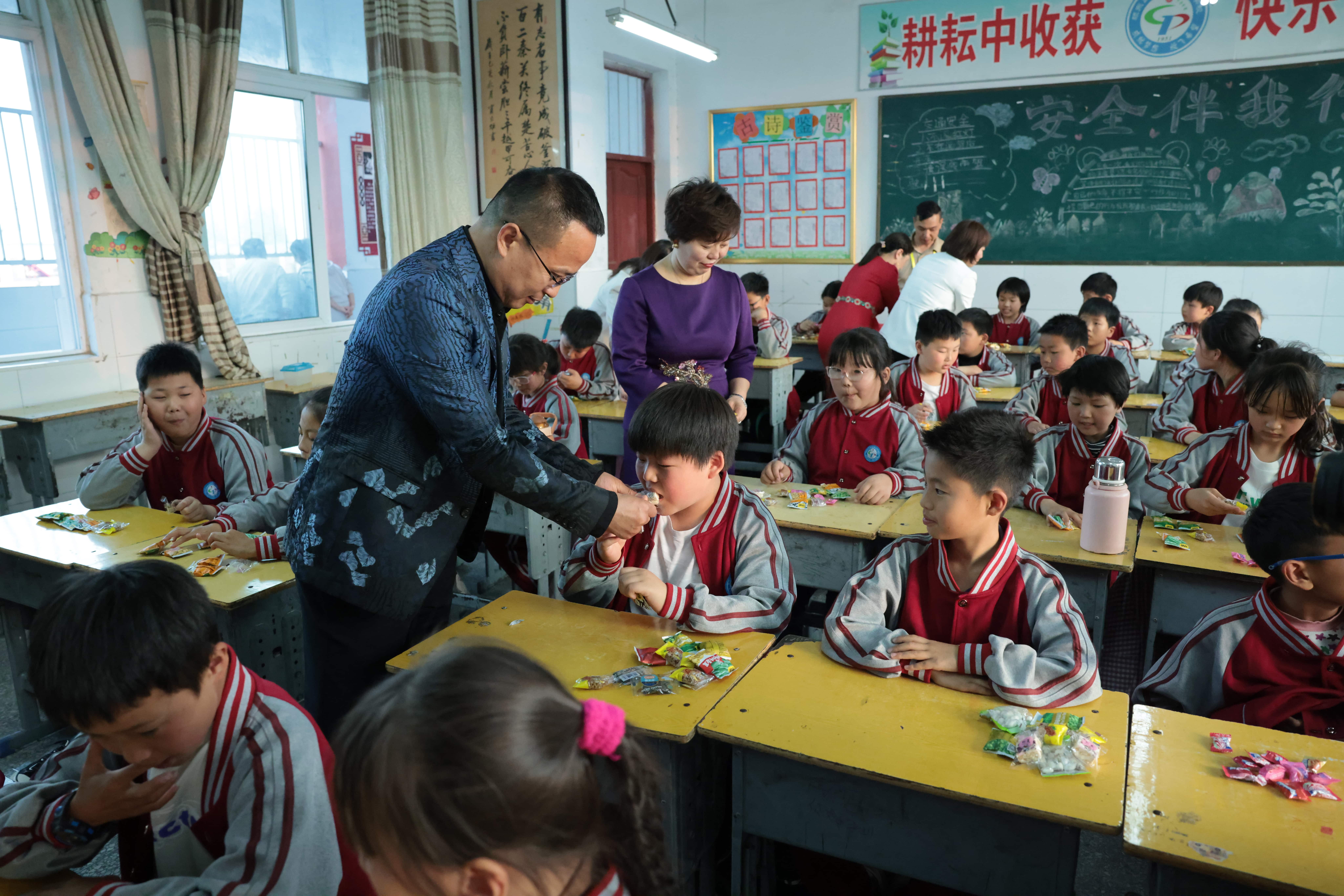 在爱意的“双向奔赴”中丨第249所乐动体育·（LeDong Sports）官方网站公益学校揭牌